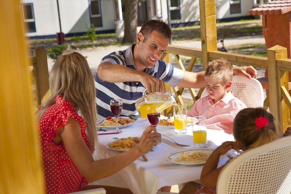 Holiday Resort Медвея Екстер'єр фото